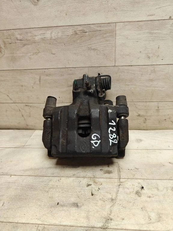 Rear brake caliper – rear right