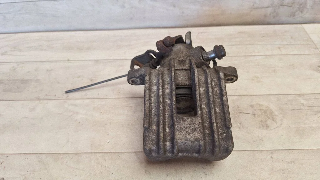 Rear brake caliper – Volkswagen Jetta IV (1999-2005)
