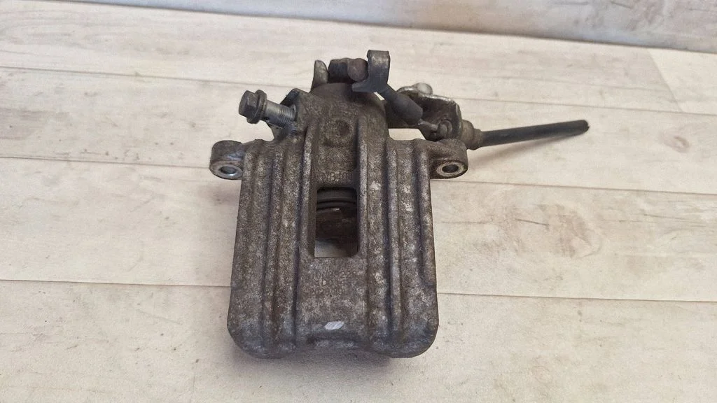 Rear brake caliper – Volkswagen Jetta IV (1999-2005)
