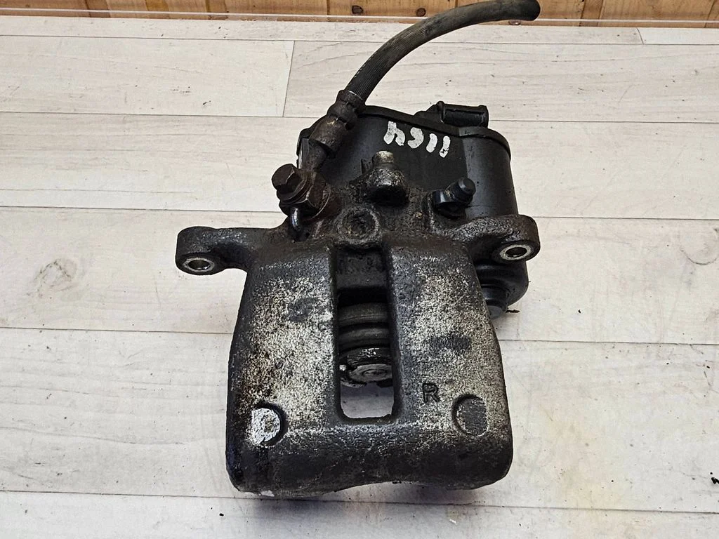 Rear brake caliper – rear right