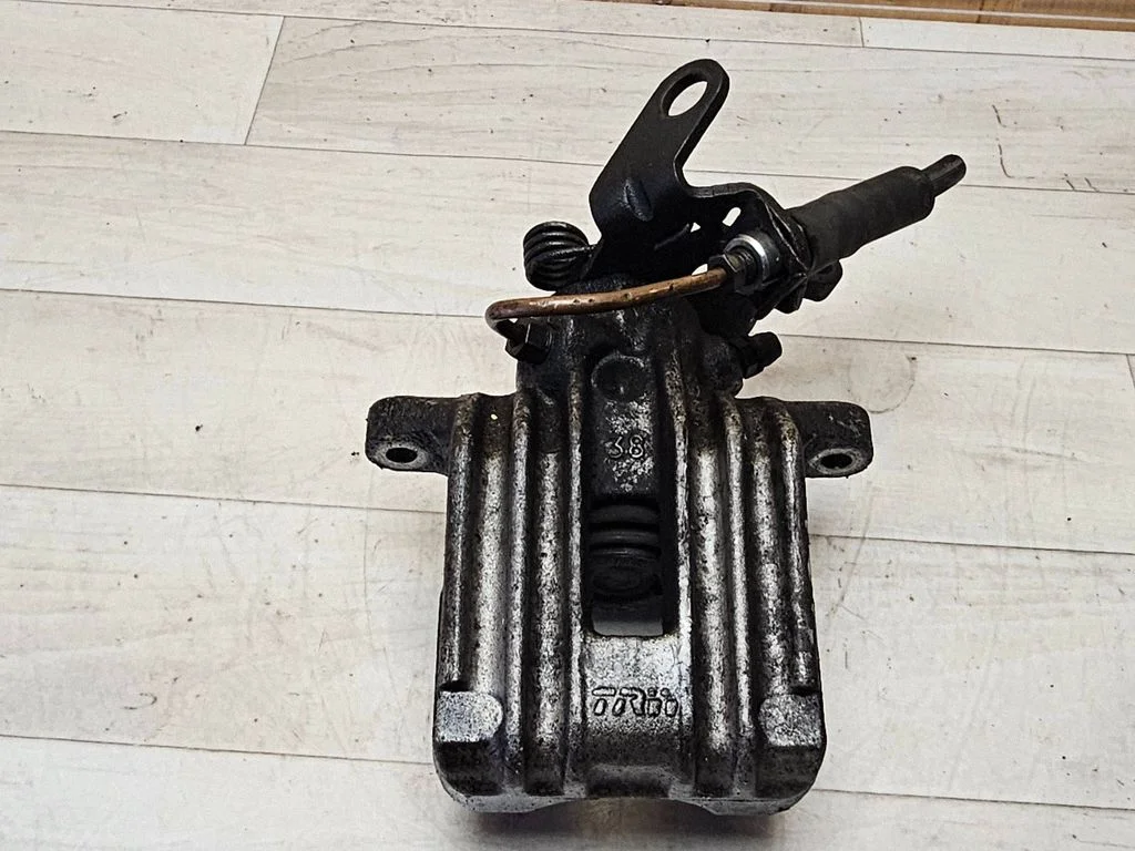 Rear brake caliper – rear left
