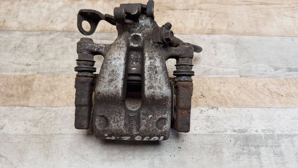 Rear brake caliper – rear right