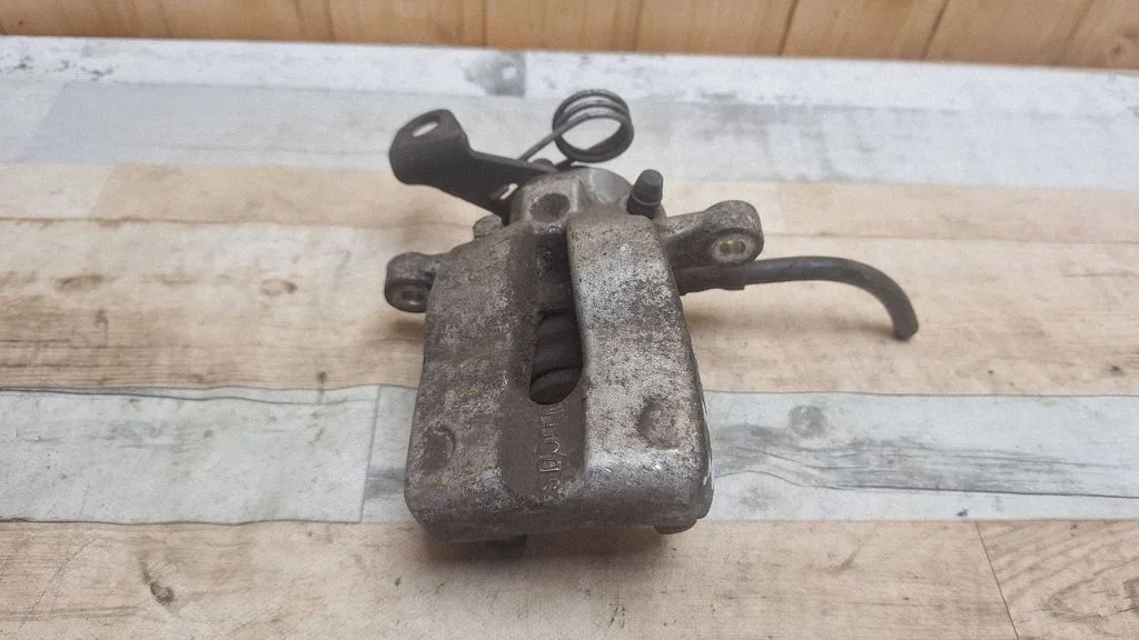 Rear brake caliper – rear left