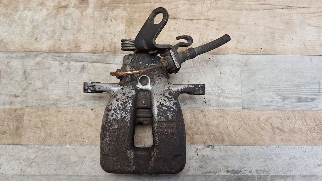 Rear brake caliper – rear left
