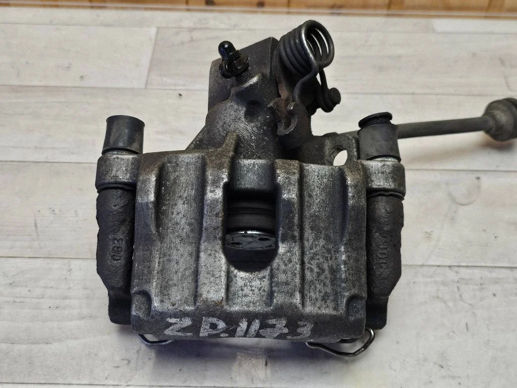 Rear brake caliper – rear right
