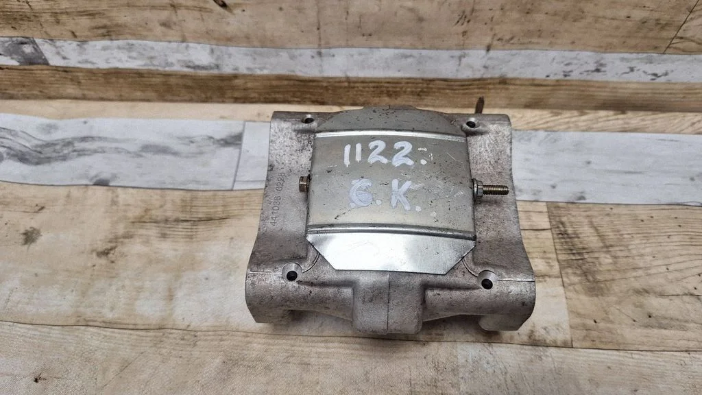 Rear brake caliper – rear left
