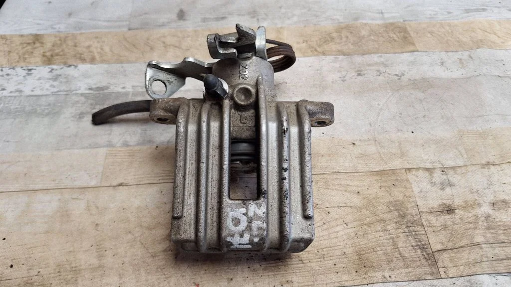 Rear brake caliper – rear left
