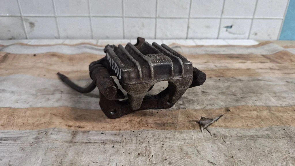 Rear brake caliper – rear left
