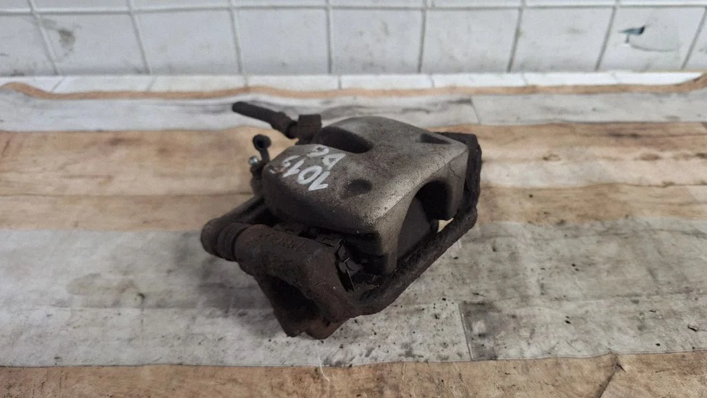 Rear brake caliper – rear right