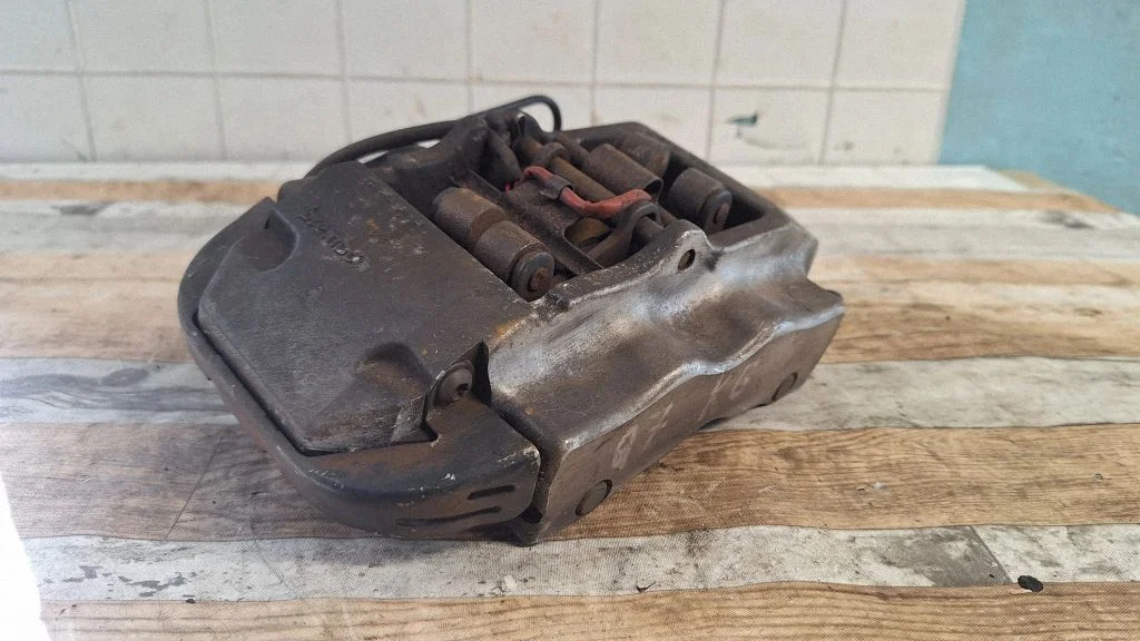 Rear brake caliper 6M2621