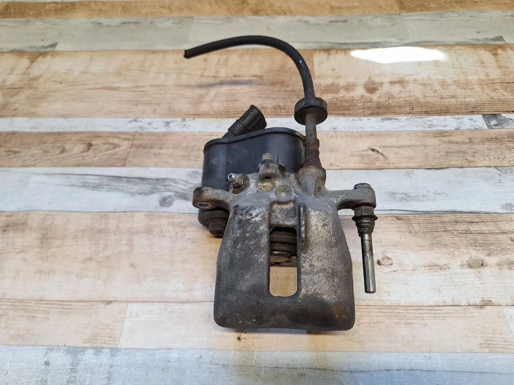 Rear brake caliper – rear left