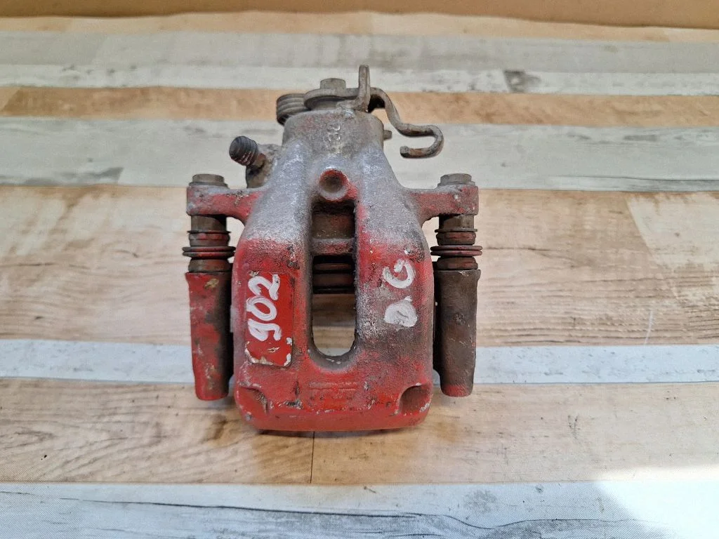 Rear brake caliper – rear right