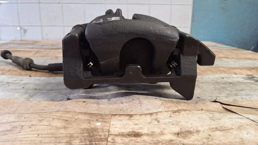 Rear brake caliper 6443A