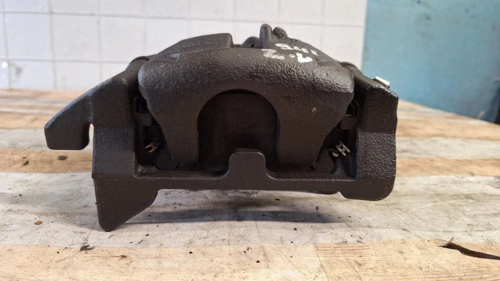 Rear brake caliper 6442A