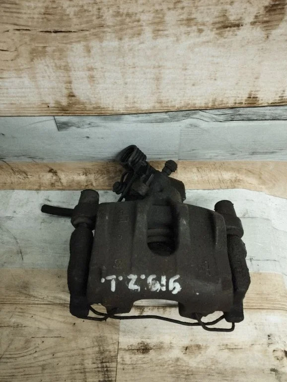 Rear brake caliper – rear left