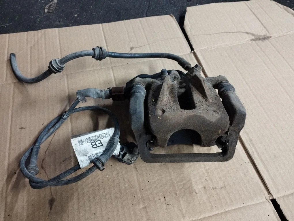 Rear brake caliper BJ3214N118