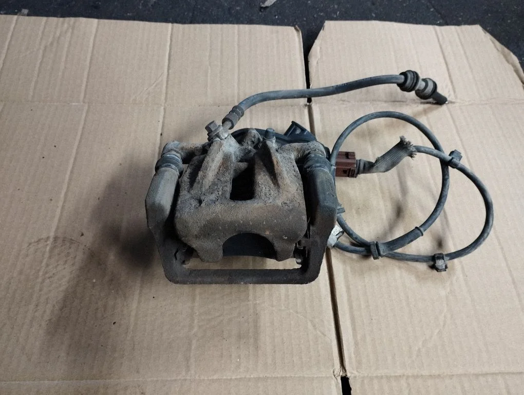 Rear brake caliper BJ3214N118