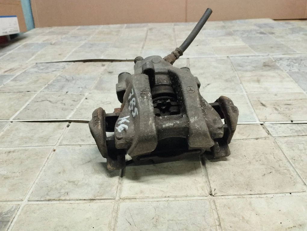 Rear brake caliper – rear left