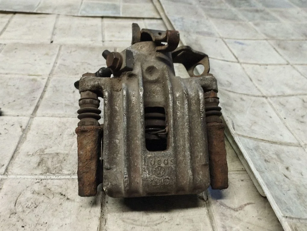 Rear brake caliper – rear left