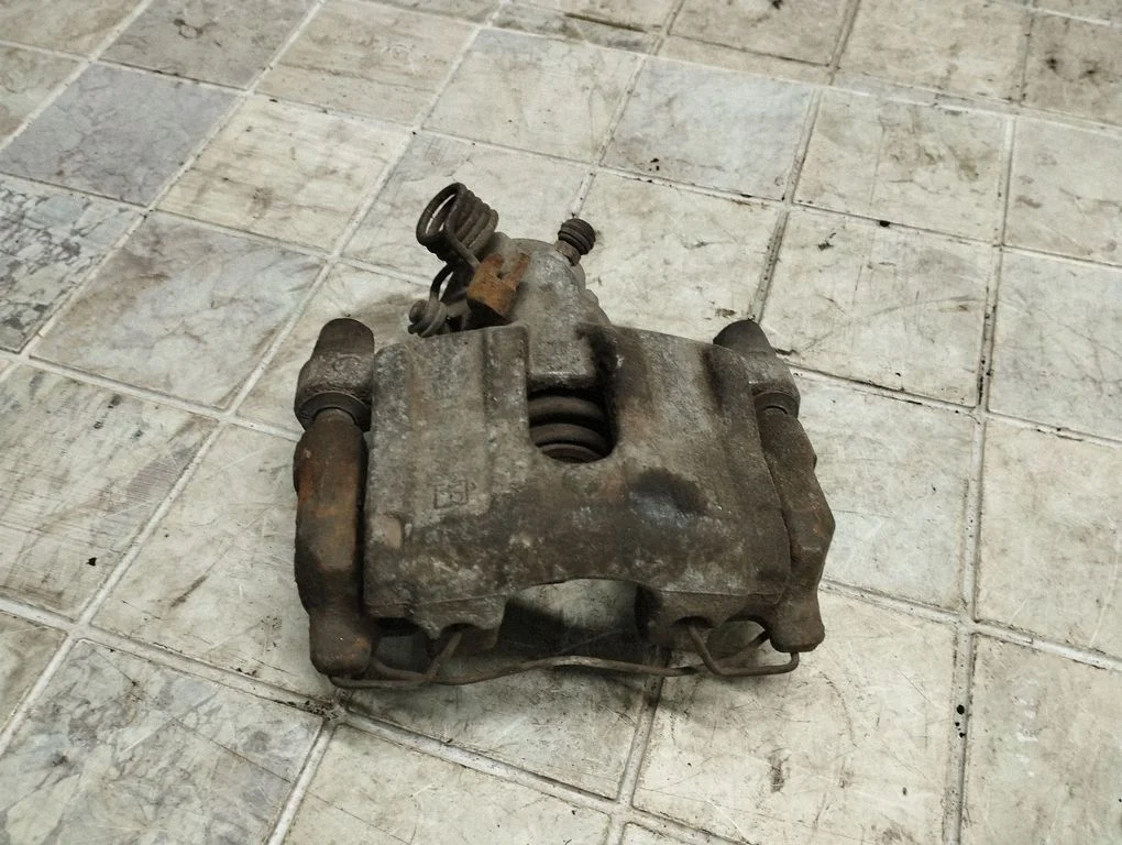 Rear brake caliper – rear left