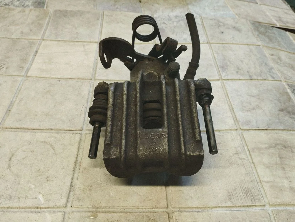 Rear brake caliper – rear right