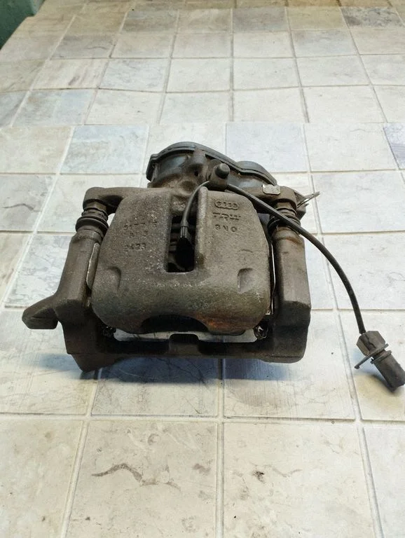 Rear brake caliper – rear left