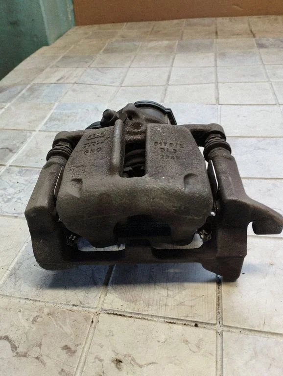 Rear brake caliper – rear right