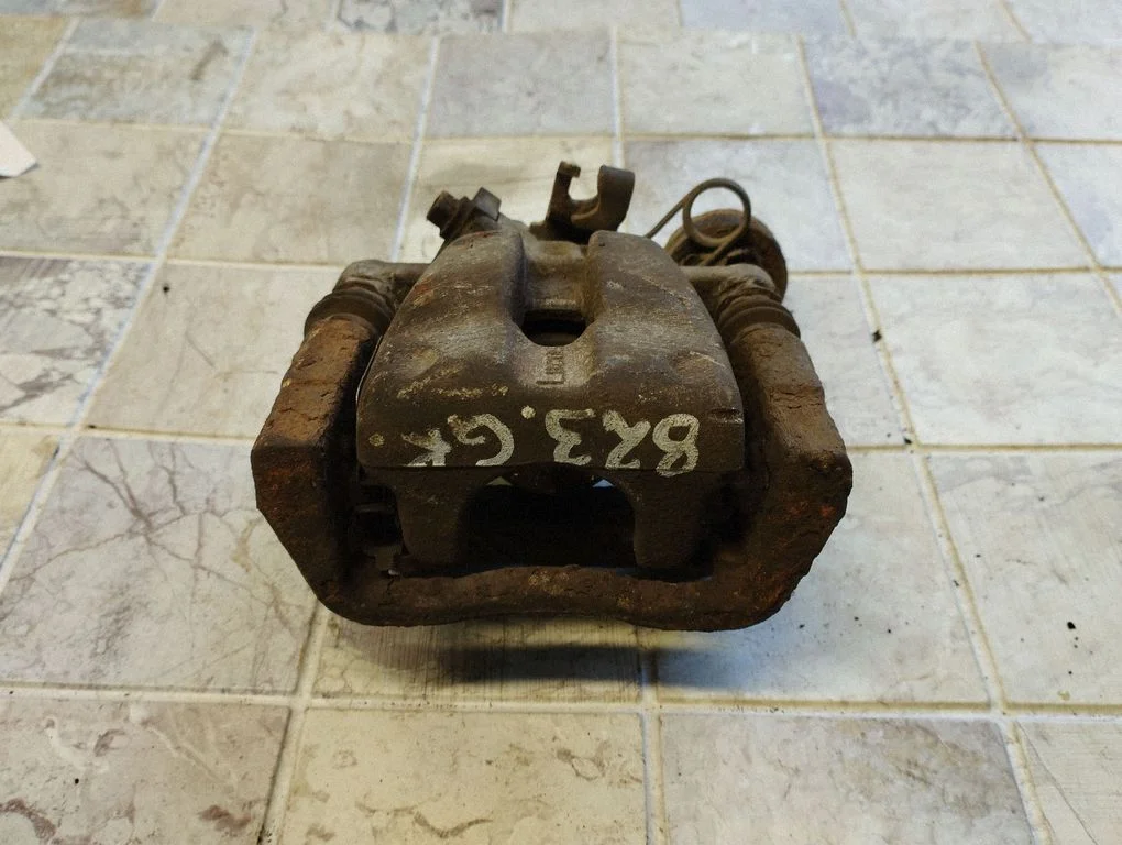 Rear brake caliper – rear left