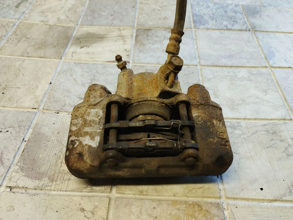 Rear brake caliper – rear right