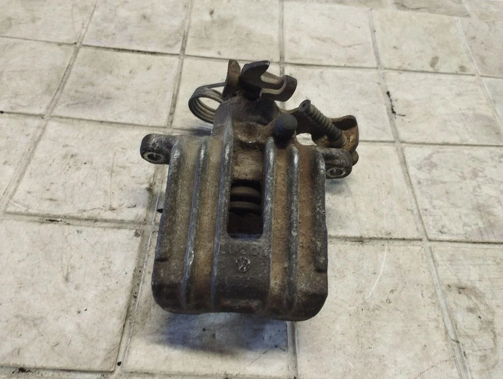 Aizmugurējais bremžu suports – aizmugurējā labā