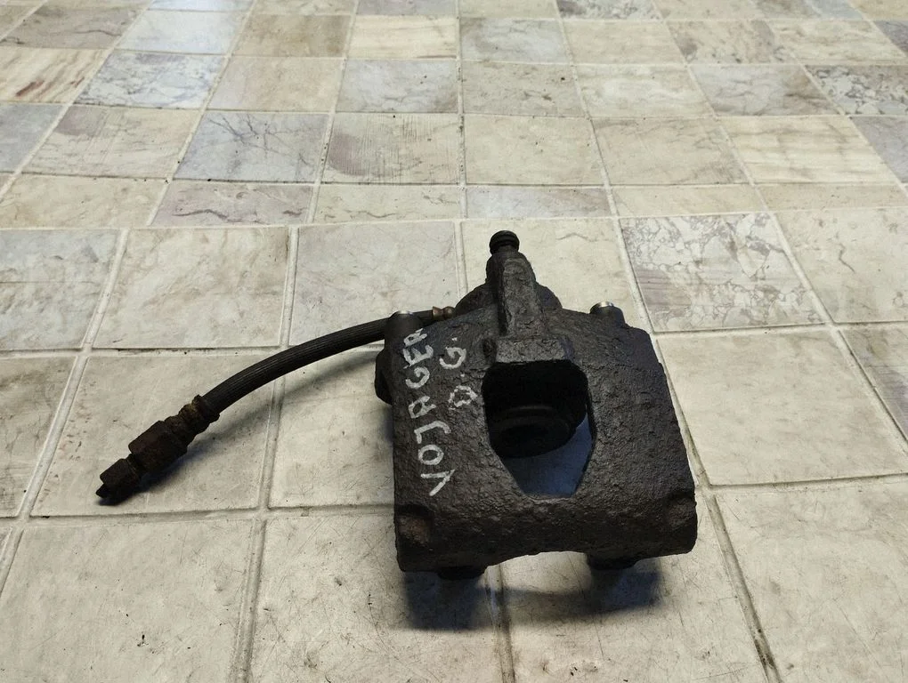 Rear brake caliper – rear right