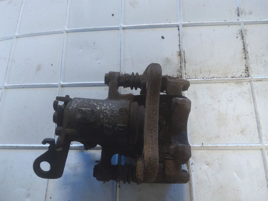 Rear brake caliper – Renault Scenic II - Grand scenic II (2003-2006)