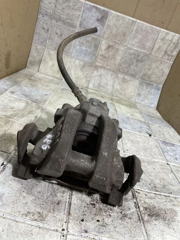 Rear brake caliper – rear left