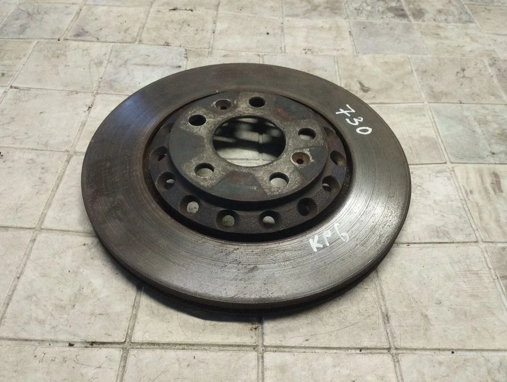 Tagumine piduriketas – tagumine vasak