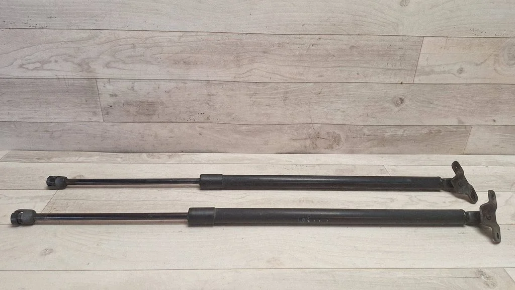 Tailgate/trunk strut/damper 817703Z000