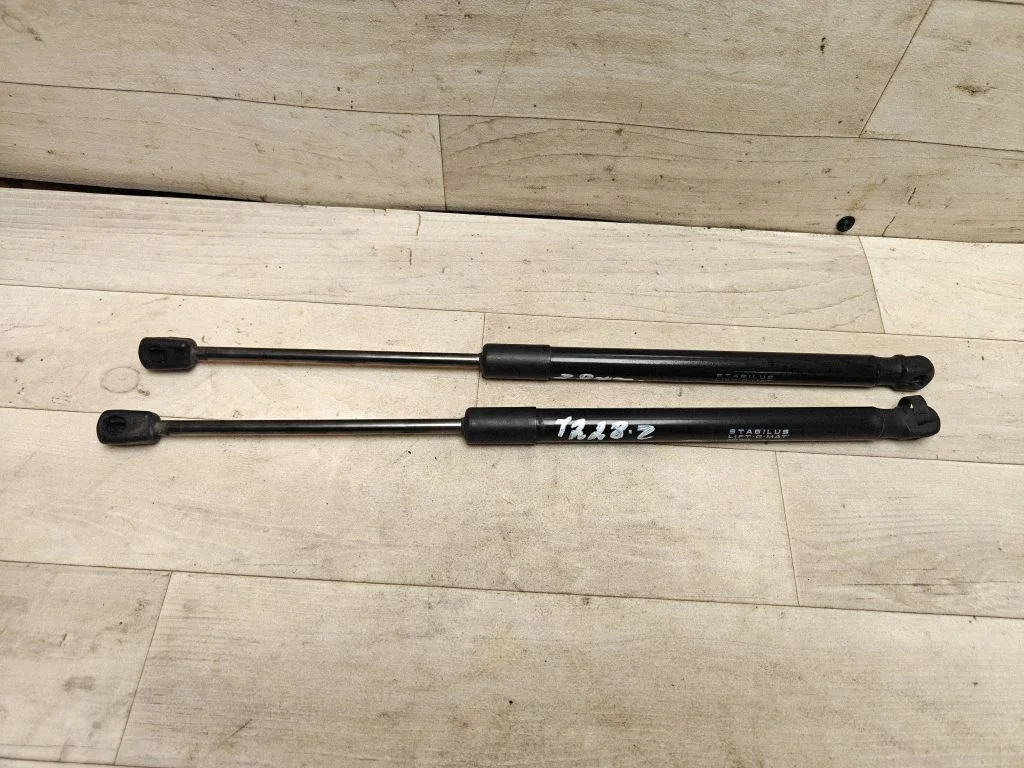 Tailgate/trunk strut/damper 817704P000