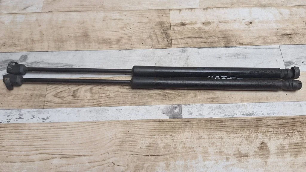 Tailgate/trunk strut/damper 5M0827550A