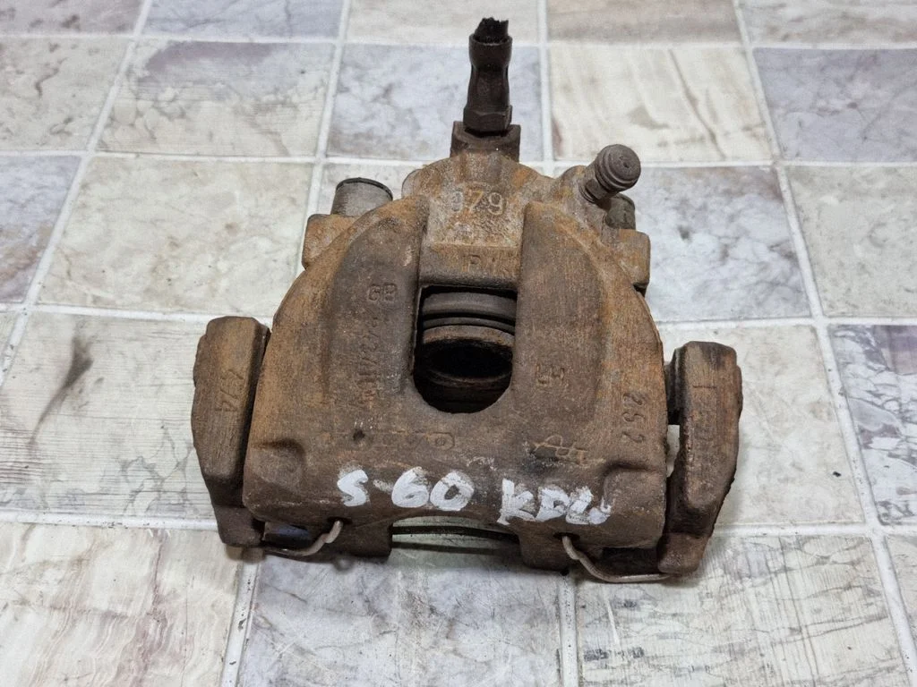 Rear brake caliper – rear left