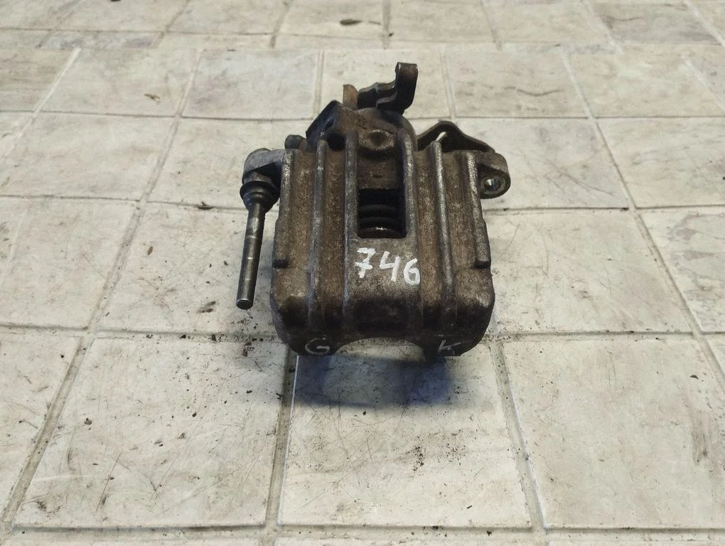 Rear brake caliper – rear left