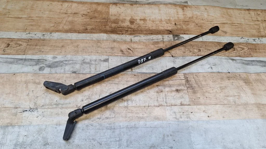 Tailgate/trunk strut/damper – Mitsubishi Outlander (2001-2007)