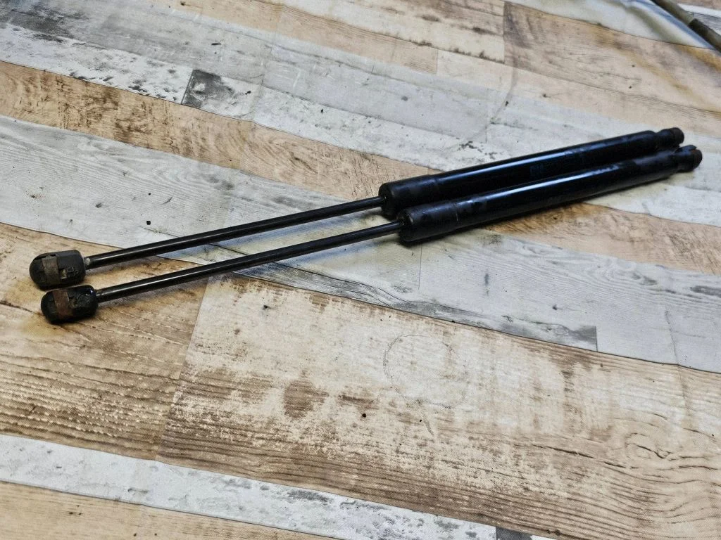 Tailgate/trunk strut/damper – Opel Zafira B (2005-2014)