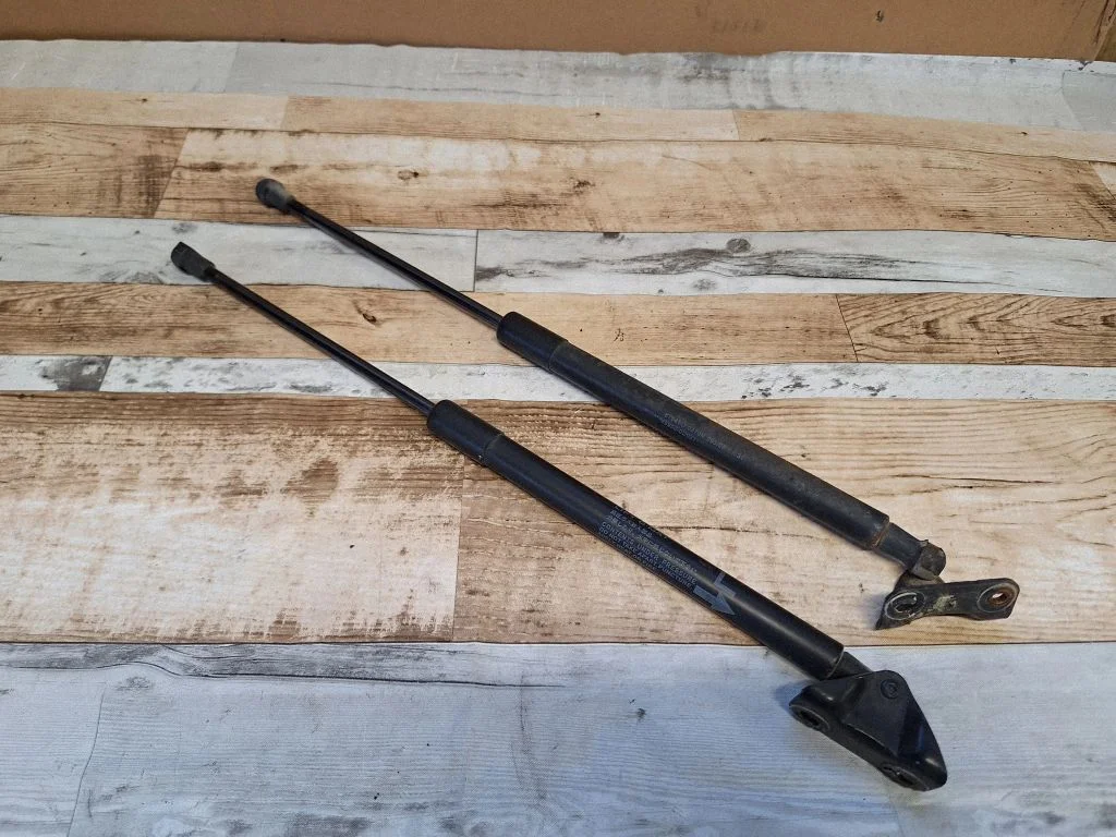 Tailgate/trunk strut/damper – Toyota Yaris (2006-2011)