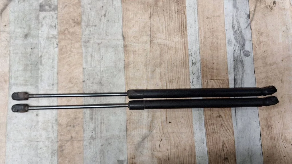 Tailgate/trunk strut/damper 8Z0827552