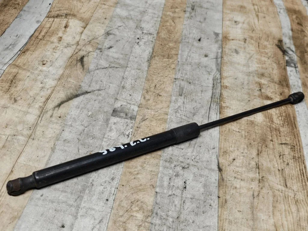 Tailgate/trunk strut/damper – Opel Zafira B (2005-2014)