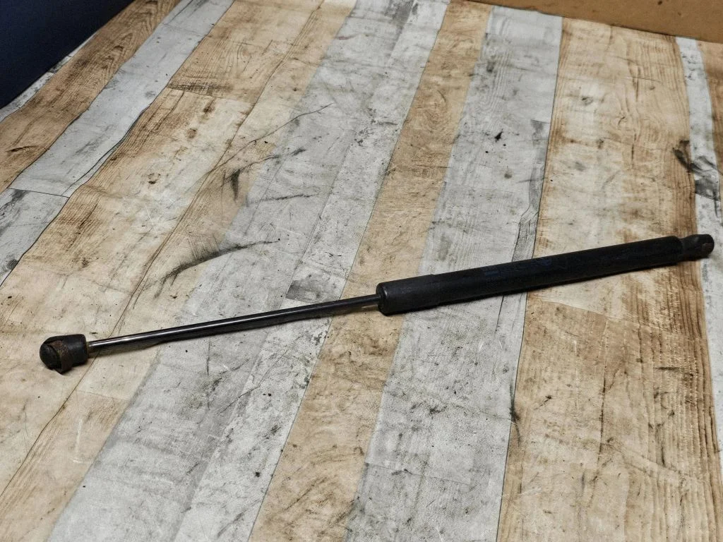 Tailgate/trunk strut/damper – Opel Zafira B (2005-2014)