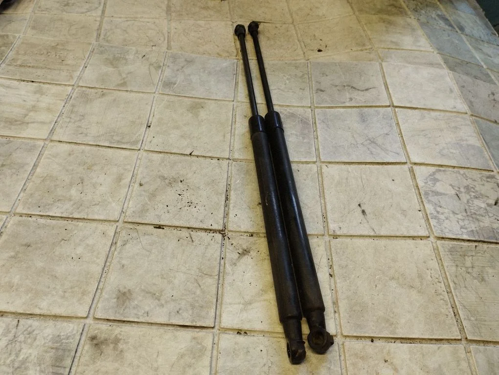 Tailgate/trunk strut/damper – Audi A3 S3 8P (2003-2012)