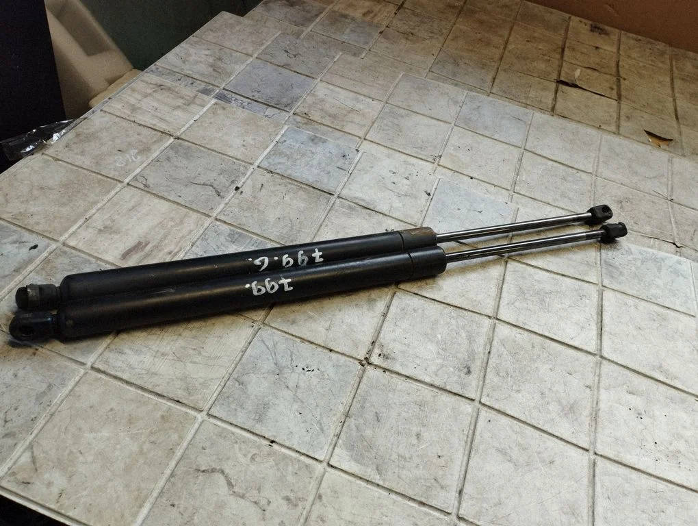 Tailgate/trunk strut/damper – Opel Vectra C (2002-2005)