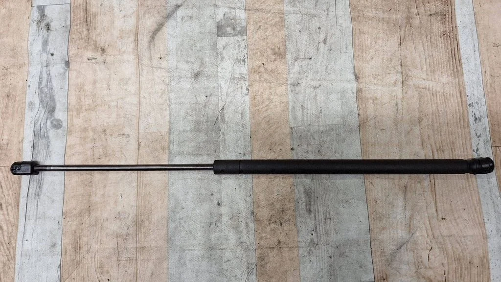 Tailgate/trunk strut/damper – rear