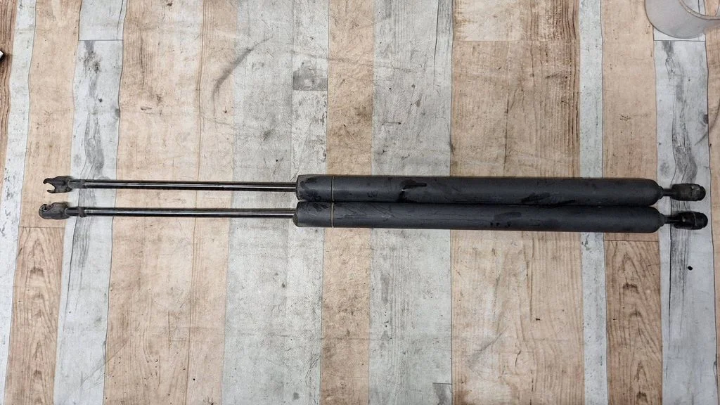 Tailgate/trunk strut/damper – Volkswagen Transporter - Caravelle T4 (1991-2003)