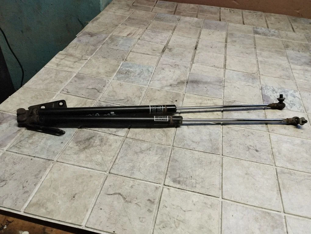 Tailgate/trunk strut/damper – Subaru Outback (2007-2009)